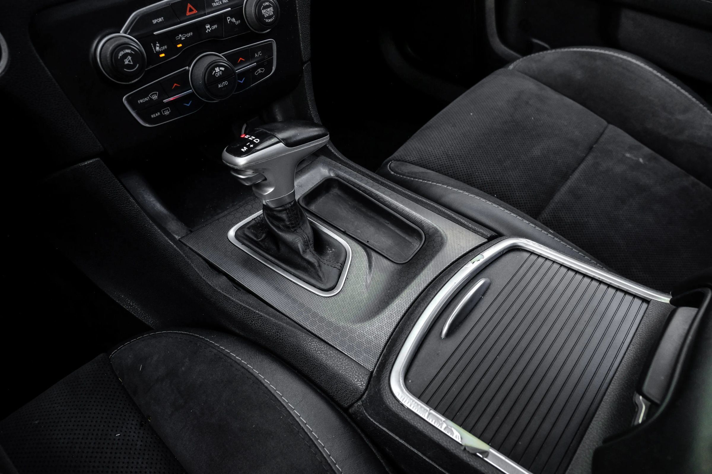 Used 2016 Dodge Charger R/T Scat Pack w/ Technology Group RWD image 29