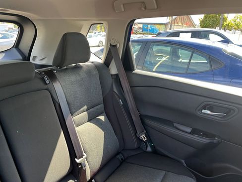 Used 2025 Nissan Rogue SV image 39