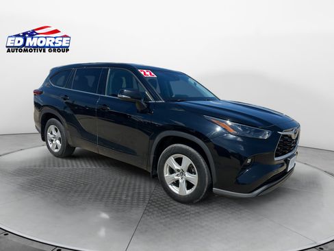 Used 2022 Toyota Highlander LE AWD/4WD image 7