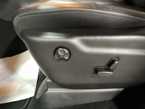 Used 2024 Dodge Durango GT image 11