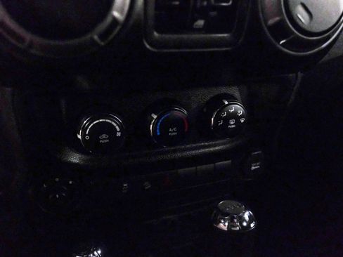 Used 2018 Jeep Wrangler Unlimited Sport S AWD/4WD image 24