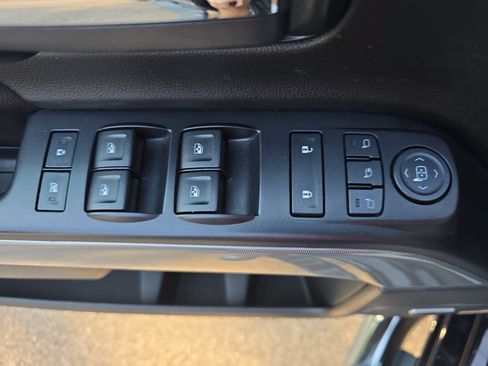 Used 2015 Chevrolet Silverado 1500 LTZ Z71 w/ LTZ Plus Package AWD/4WD image 27