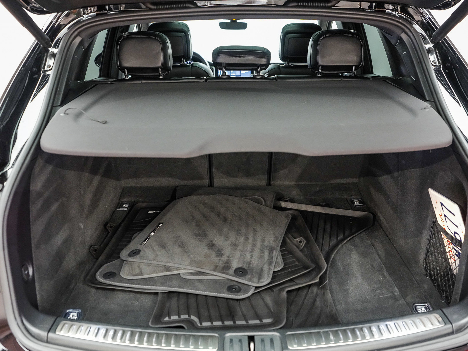 Certified 2024 Porsche Macan AWD/4WD image 29