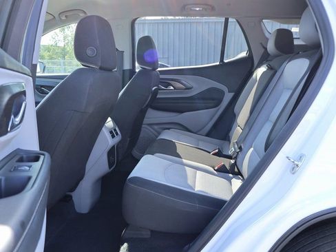 Used 2024 GMC Terrain SLE image 9