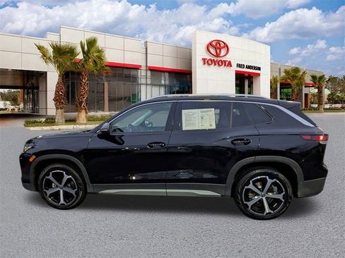 Used 2025 Volkswagen Tiguan SE image 7