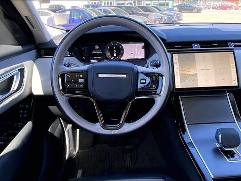 Used 2025 Land Rover Range Rover Velar Dynamic SE image 5