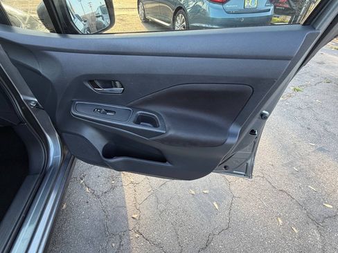Used 2021 Nissan Versa SV FWD image 17