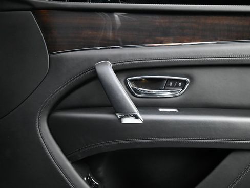 Used 2019 Bentley Bentayga AWD/4WD image 60