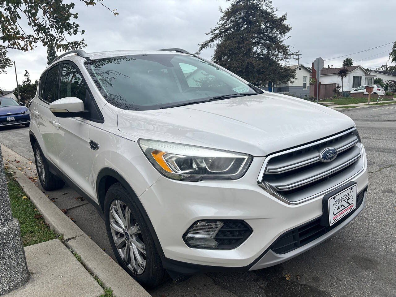 Used 2017 Ford Escape Titanium FWD image 2