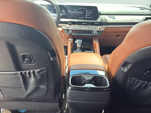 Used 2025 Kia Telluride AWD image 17