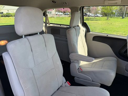 Used 2013 Dodge Grand Caravan SXT w/ Entertainment Group 1 FWD image 25
