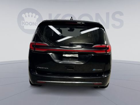 Used 2024 Chrysler Pacifica Select image 11