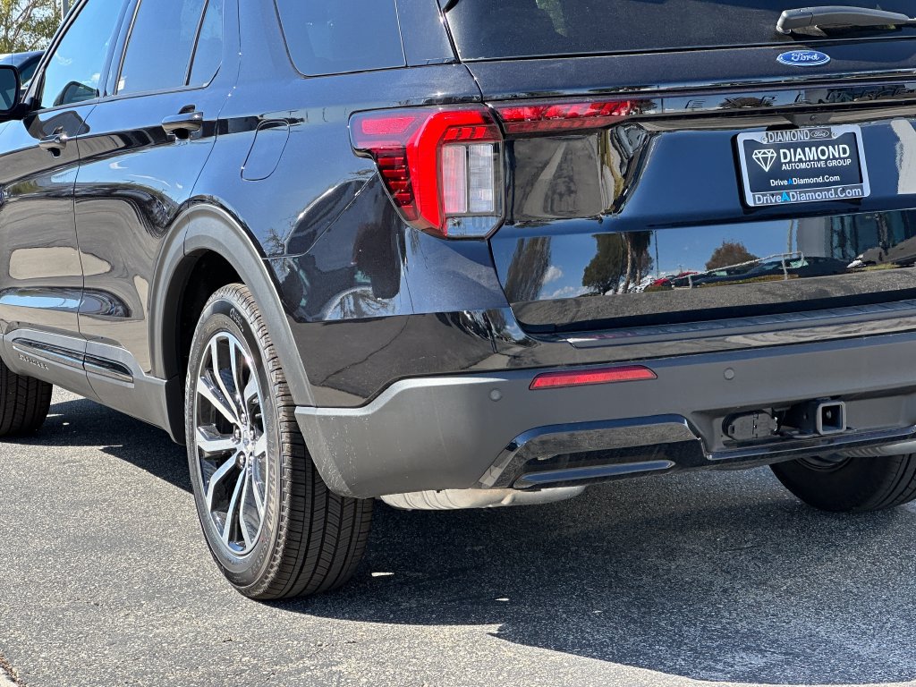New 2026 Ford Explorer ST-Line w/ Premium Package RWD image 5