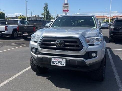 Used 2022 Toyota Tacoma SR5 AWD/4WD image 1
