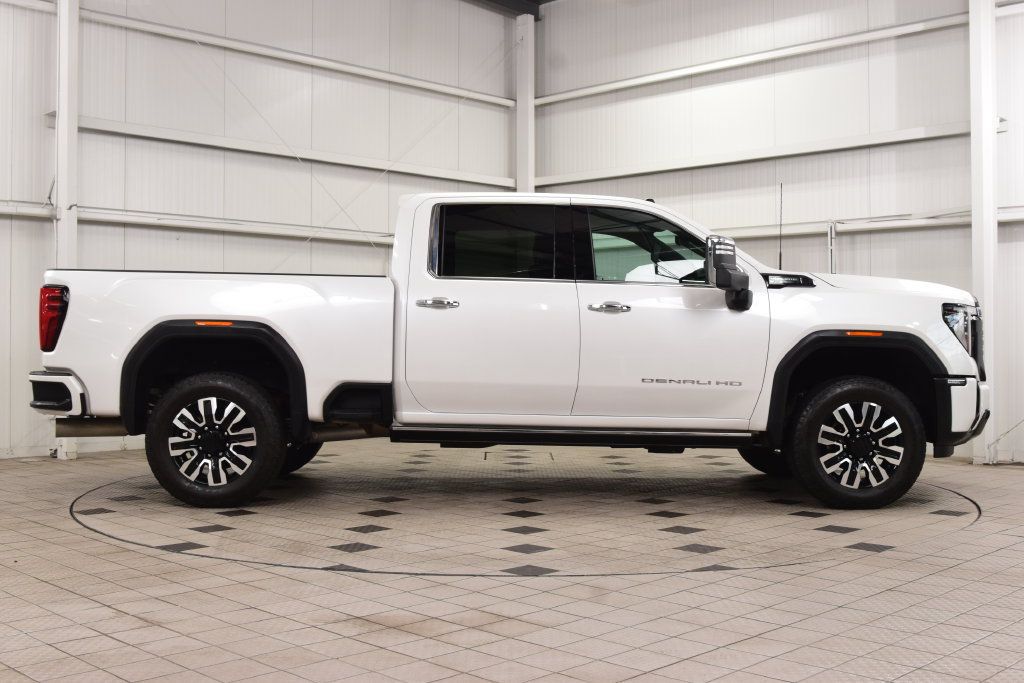 Used 2025 GMC Sierra 2500 Denali Ultimate AWD/4WD image 9
