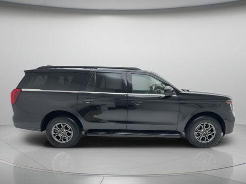 Used 2025 Ford Expedition Max Active AWD/4WD image 4
