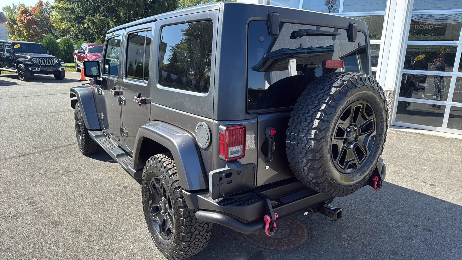 Used 2016 Jeep Wrangler Unlimited Sahara AWD/4WD image 15