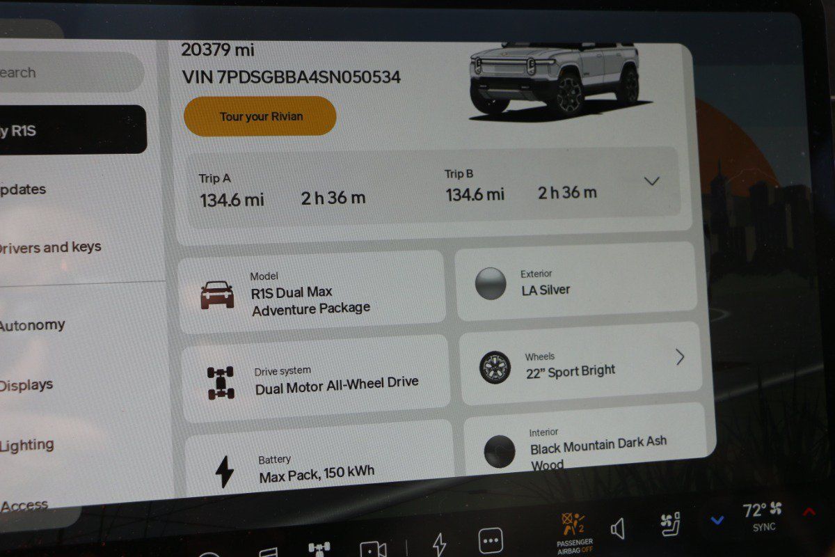 Used 2025 Rivian R1S Adventure Dual AWD/4WD image 19