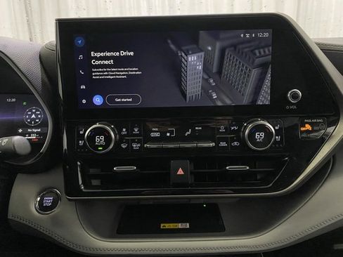 Used 2023 Toyota Highlander Limited image 21