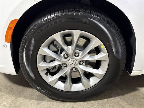 New 2026 Chrysler Pacifica Limited image 27