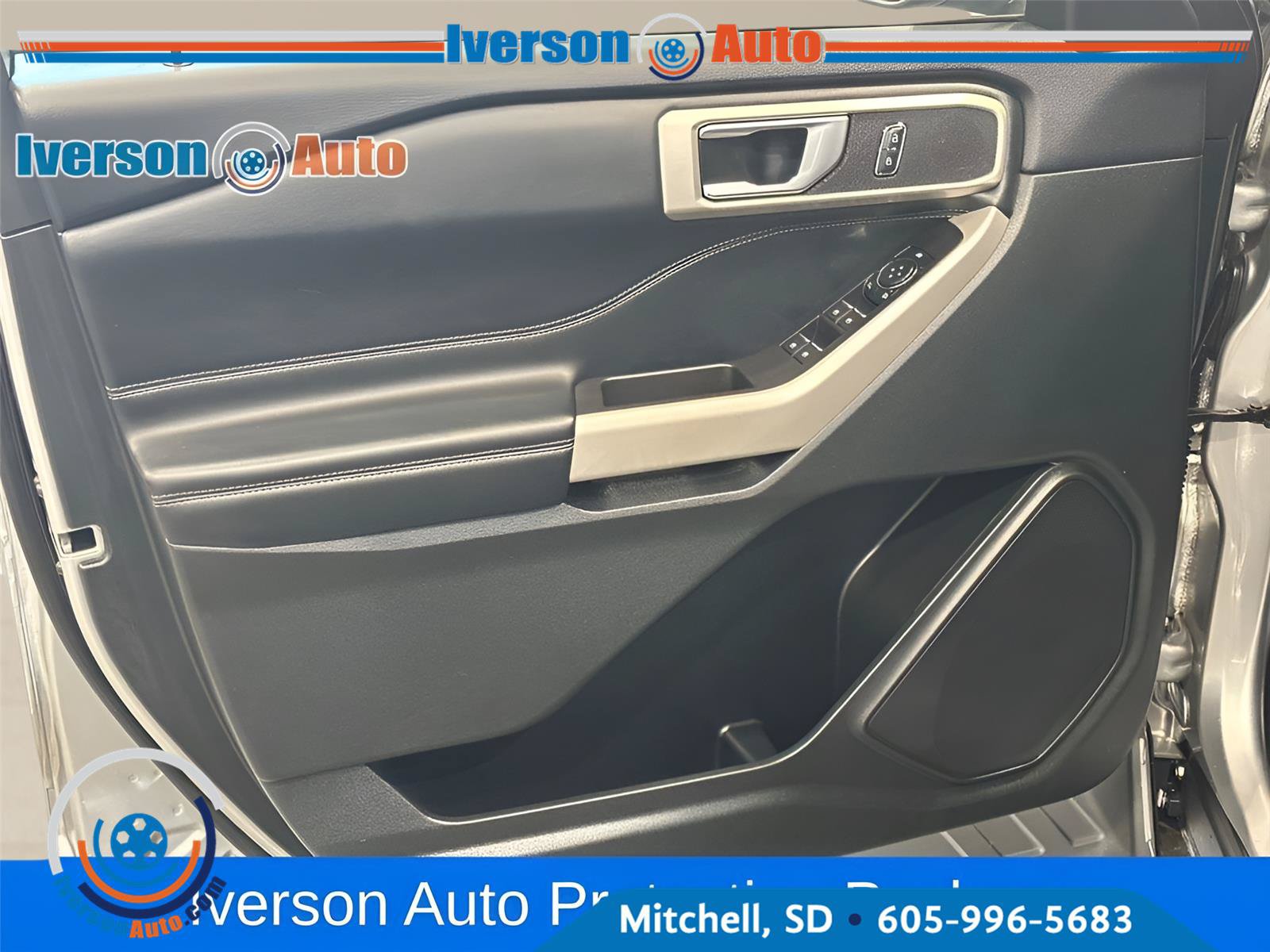 Used 2024 Ford Explorer XLT w/ Equipment Group 202A AWD/4WD image 15