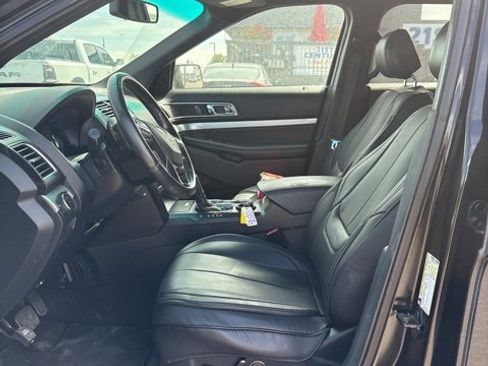 Used 2016 Ford Explorer XLT w/ Equipment Group 202A image 3