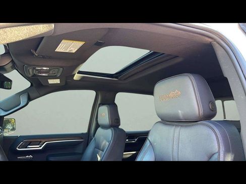 Used 2022 Chevrolet Silverado 1500 High Country w/ High Country Premium Package image 10