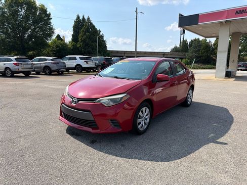 Used 2015 Toyota Corolla LE FWD image 1
