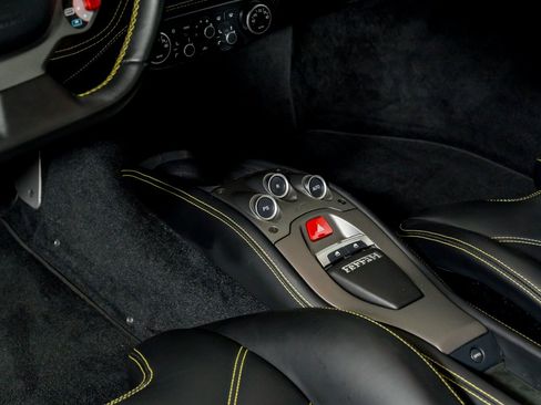Used 2010 Ferrari 458 Italia Coupe RWD image 19