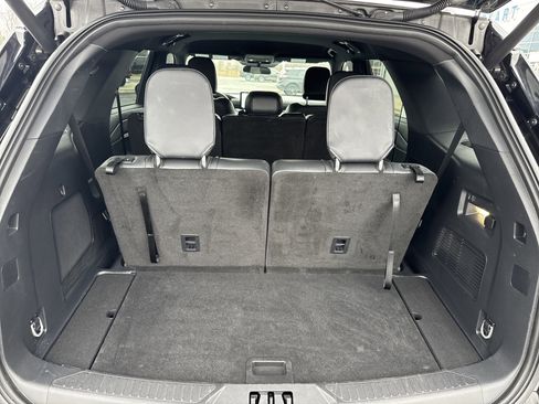 Used 2025 Ford Explorer ST-Line w/ ST-Line Street Pack image 17