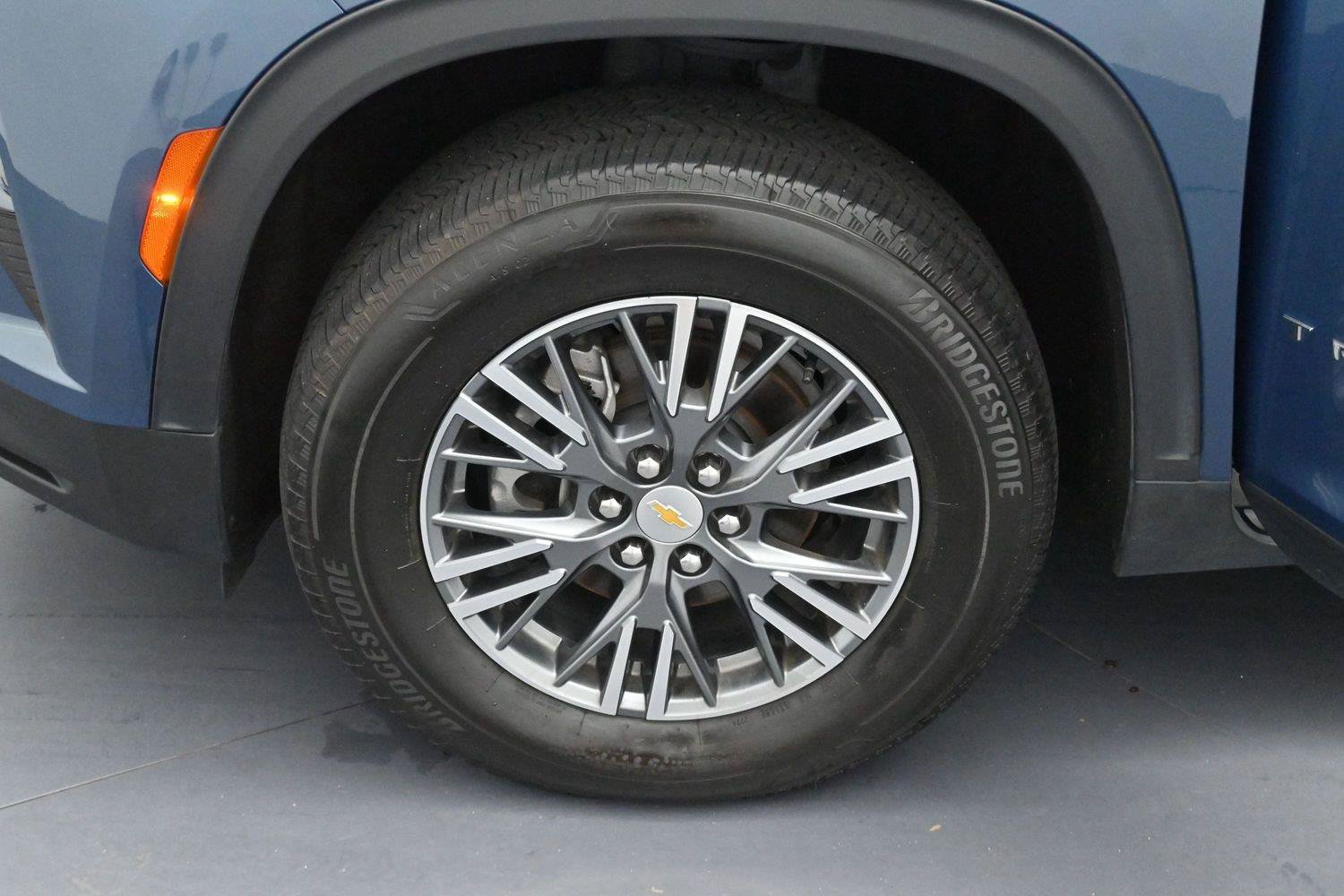 Used 2024 Chevrolet Traverse LT w/ LPO, Floor Liner Package FWD image 31