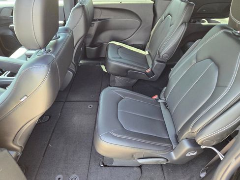 New 2027 Chrysler Pacifica Select w/ Family Tech Group AWD/4WD image 8