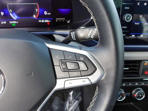 Used 2023 Volkswagen Taos SE w/ Panoramic Sunroof Package image 19