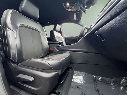 Used 2024 Jeep Grand Cherokee Altitude image 12