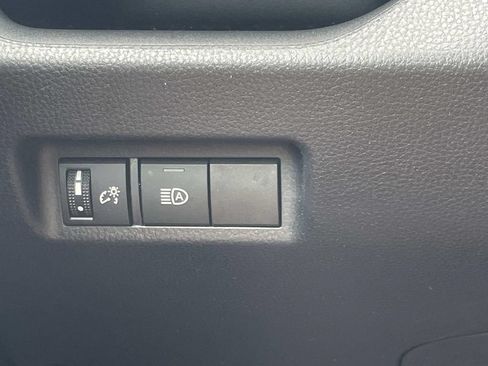Used 2025 Toyota RAV4 XLE AWD/4WD image 25