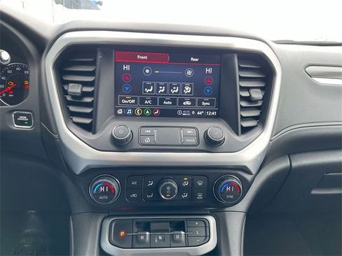 Used 2023 GMC Acadia SLT image 13