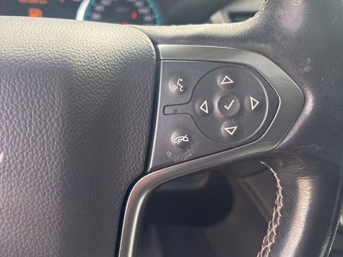 Used 2020 Chevrolet Suburban Premier w/ Premier 6.2L Value Package image 17