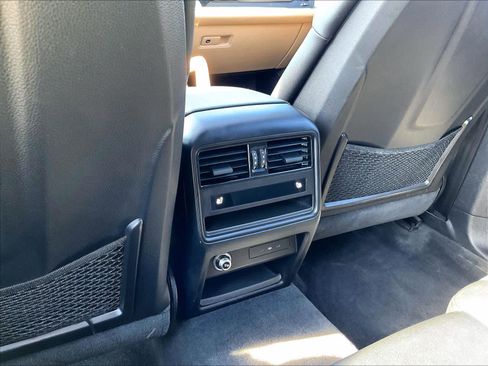 Used 2024 Porsche Cayenne image 37