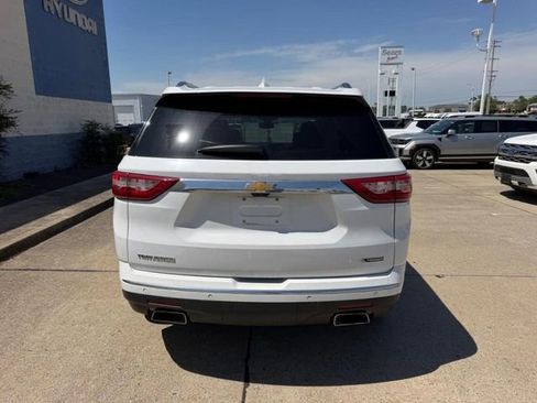 Used 2018 Chevrolet Traverse Premier w/ Driver Confidence II Package FWD image 4