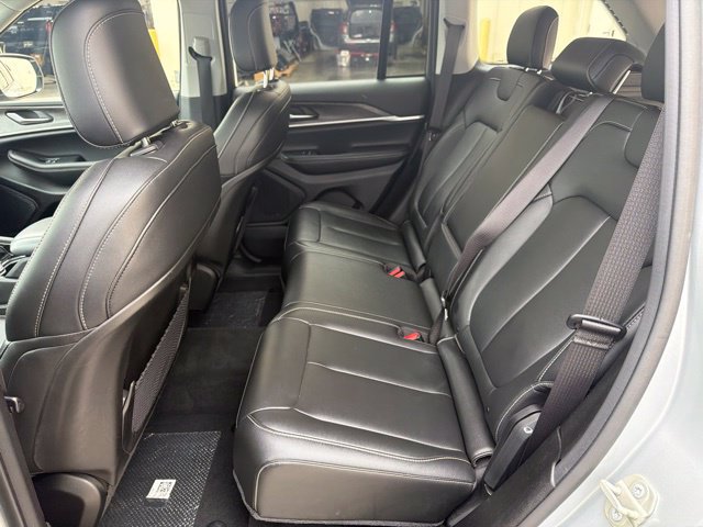 Used 2023 Jeep Grand Cherokee Limited AWD/4WD image 16