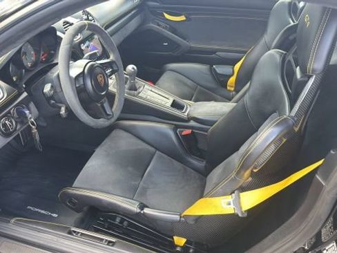 Used 2020 Porsche 718 Cayman GT4 RWD image 9