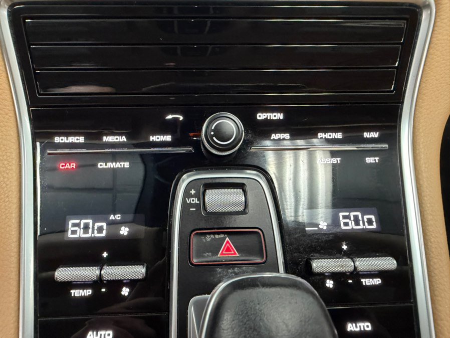 Used 2018 Porsche Panamera 4 AWD/4WD image 56