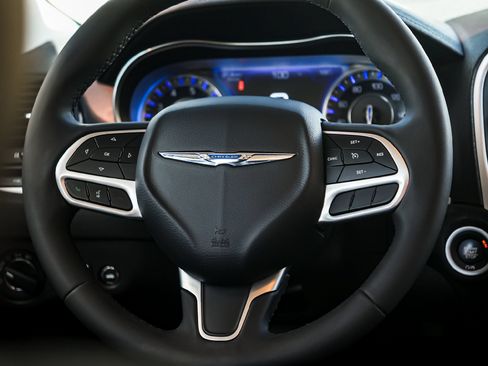Used 2023 Chrysler 300 Touring w/ Sport Appearance Package RWD image 19