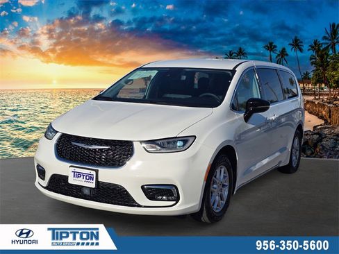 Used 2024 Chrysler Pacifica Touring-L image 1