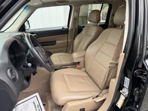 Used 2017 Jeep Patriot High Altitude image 12
