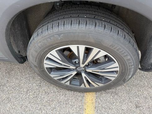 Used 2023 Nissan Rogue SV image 38