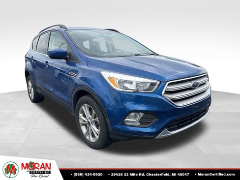 Used 2018 Ford Escape SE w/ SE Sync 3 Package AWD/4WD image 4