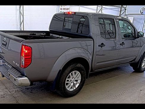 Used 2016 Nissan Frontier SV w/ SV Value Truck Package AWD/4WD image 4