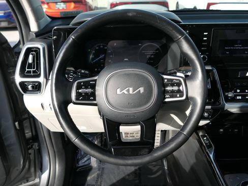 Used 2023 Kia Sorento SX Prestige w/ Panoramic Sunroof Package image 17