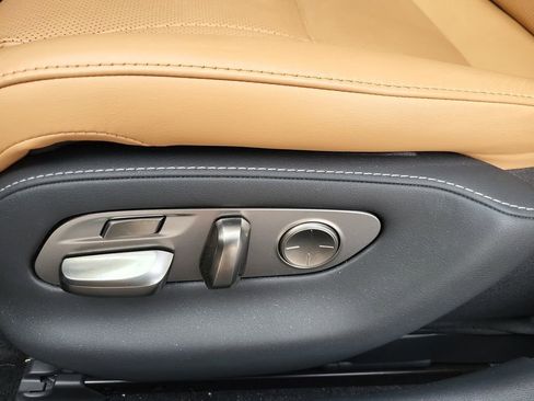 Used 2023 Lexus LS 500 w/ Accessory Package (Z2) image 23